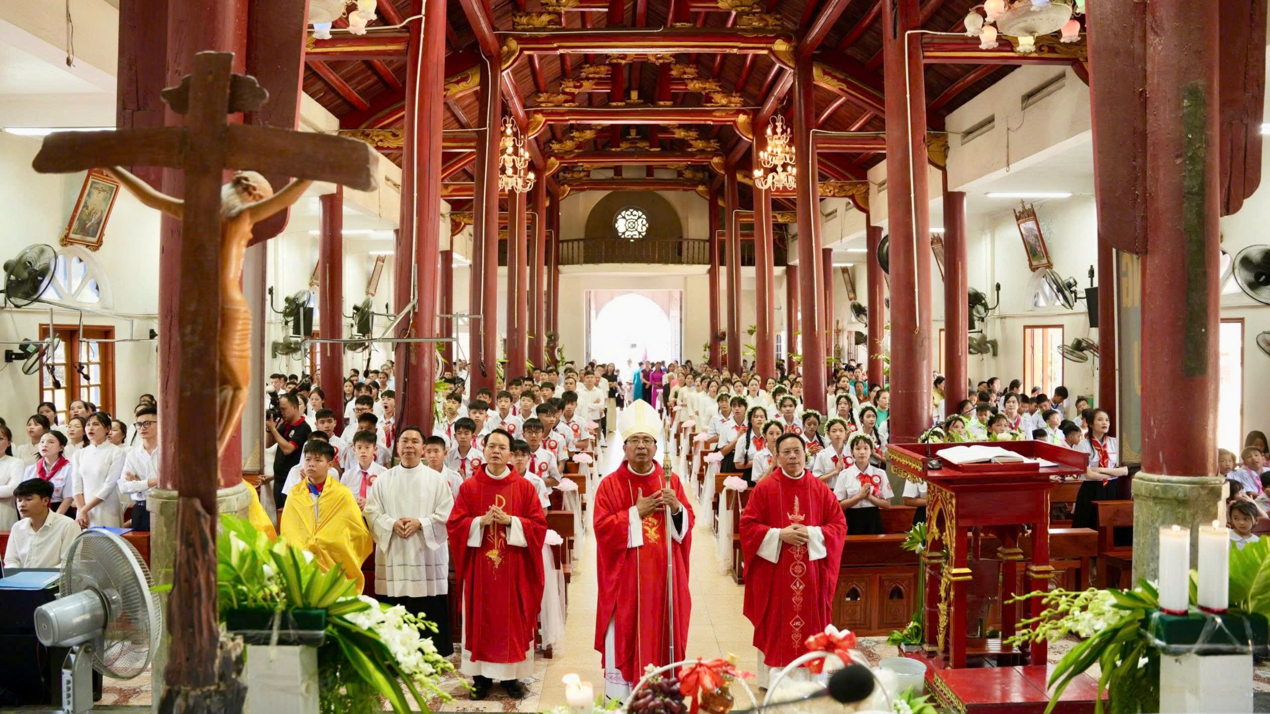 Giáo xứ An Thủy hân hoan đón nhận hồng ân Bí tích Thêm Sức